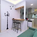 Moderno Sala E Quarto No Posto 4 Em Copa
